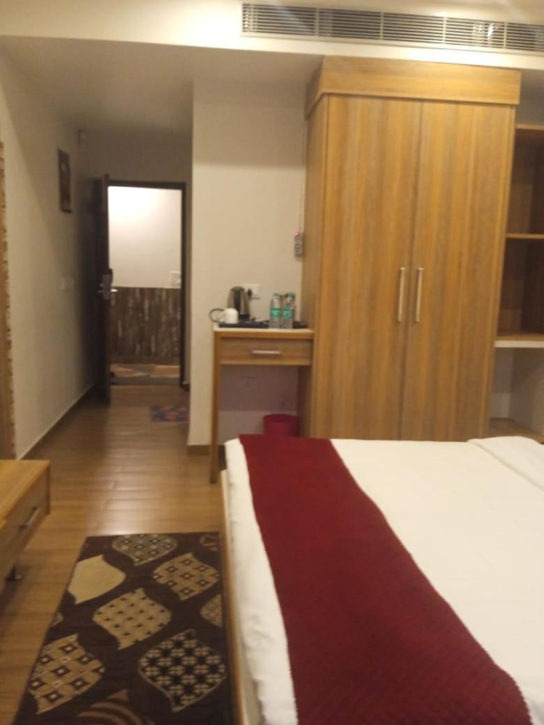 Hotel President Bharwain Екстер'єр фото