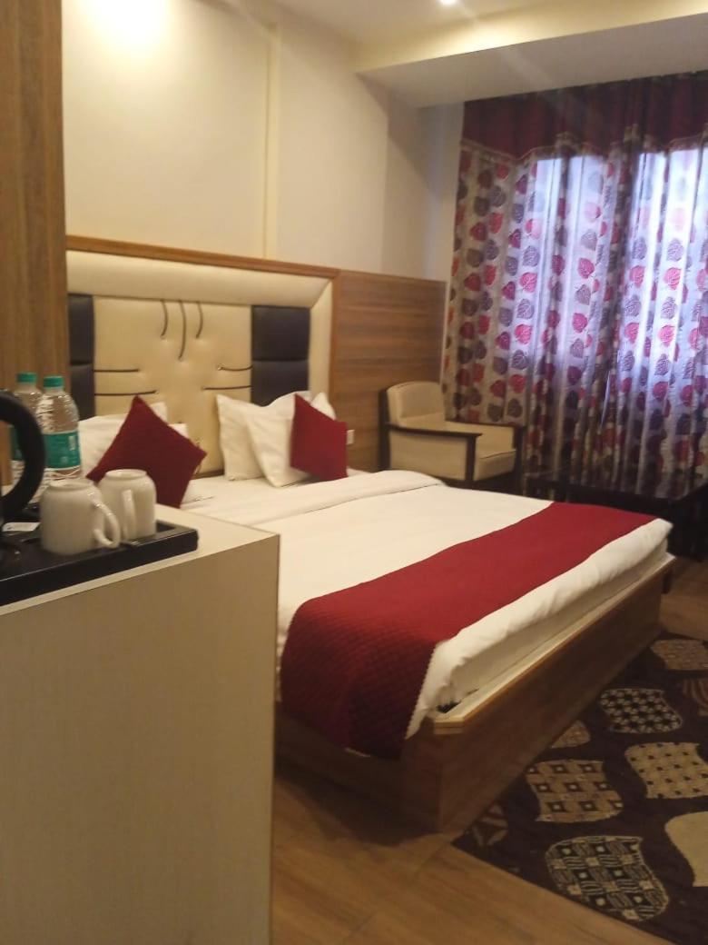 Hotel President Bharwain Екстер'єр фото