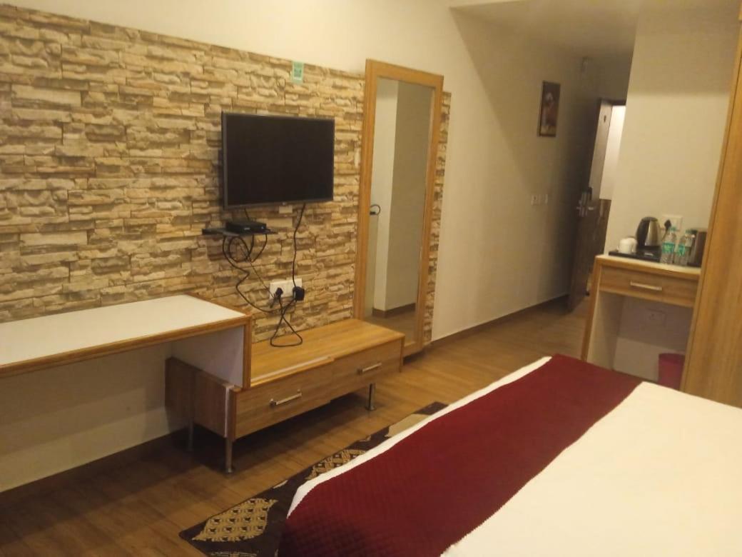 Hotel President Bharwain Екстер'єр фото